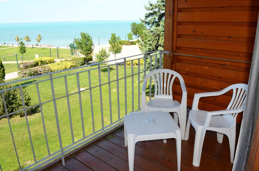 Hotel Holiday Siofok Exterior photo