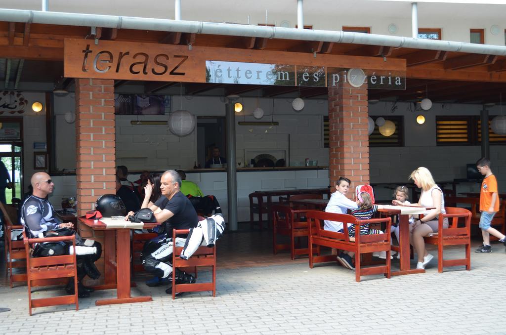 Hotel Holiday Siofok Exterior photo