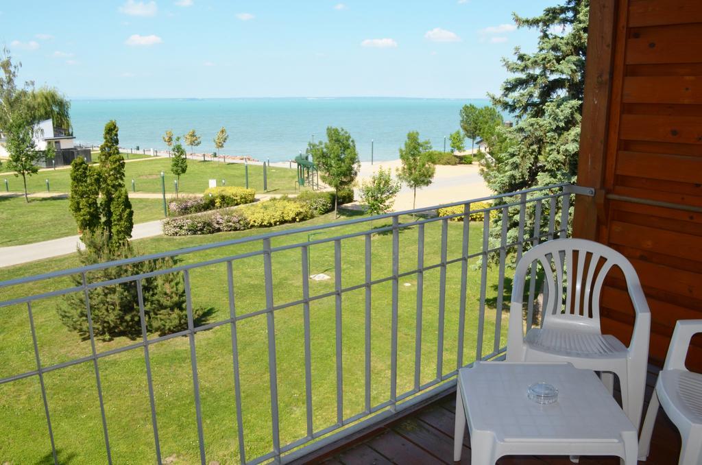 Hotel Holiday Siofok Exterior photo